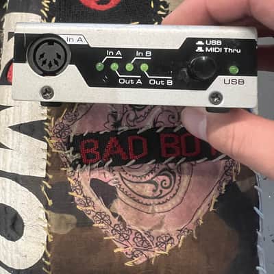 M-Audio USB MIDIsport 2x2 90/2010s - Silver image 2