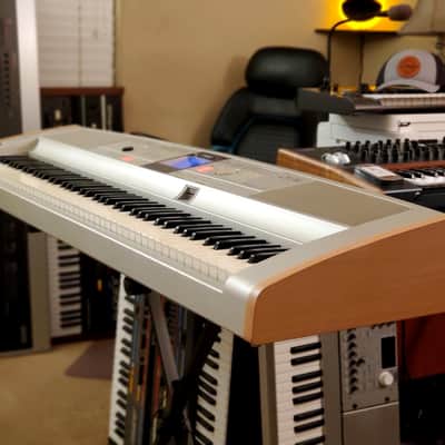 MUST SEE!!! YAMAHA DGX 505 SEMI-WEIGHTED 88-KEY DIGITAL PIANO IN AMAZING CONDITION! image 3