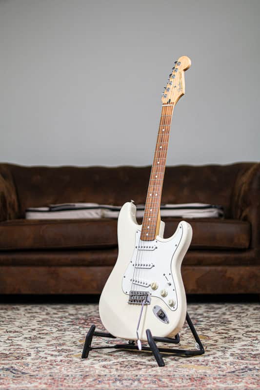 Fender Standard Stratocaster 1998 RW | Olympic White