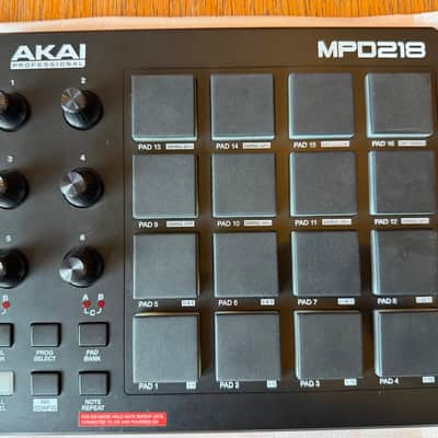 Akai MPD218 - Black - Barely used. Original box. image 3