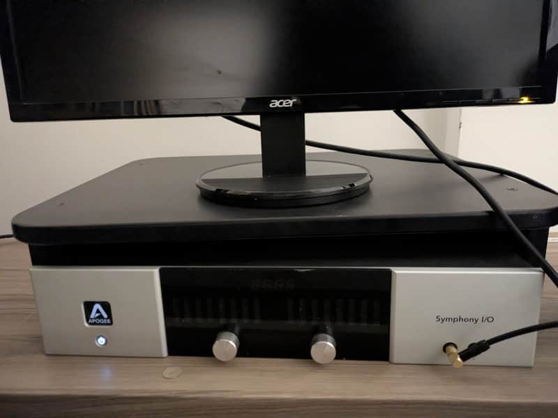 Apogee Symphony I/O Mk I 10 Analog Inputs 14 Analog Outputs 16 Digital Inputs 16 Digital Outputs image 1