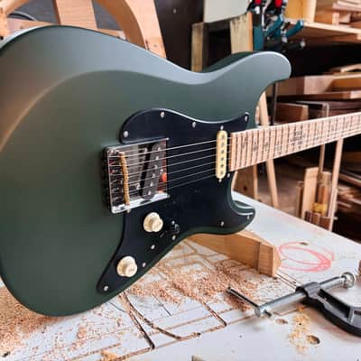 MaNo Guitars (The Iconic) image 3