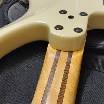 Peavey Bass G-Bass Holoflake White image 11