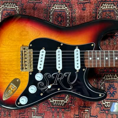 Fender Stevie Ray Vaughan Stratocaster 1998 3-Color Sunburst image 2