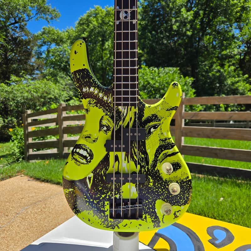 Squier MB-4 Modern Bass 2002 - 2010 - Skull and Crossbones image 1