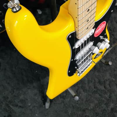 Squier - Affinity Stratocaster - Graffiti Yellow image 3