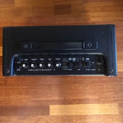 Fender Mustang I V.2 20-Watt 1x8" Modeling Guitar Combo 2013 - 2018 - Black image 3