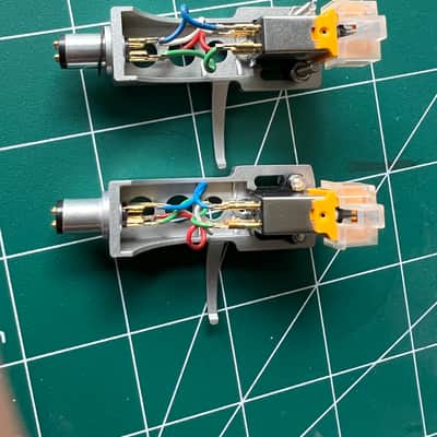 Pair of Stanton H4S headshells with Audio-Technica AT91/ AT3600 cartridges image 2