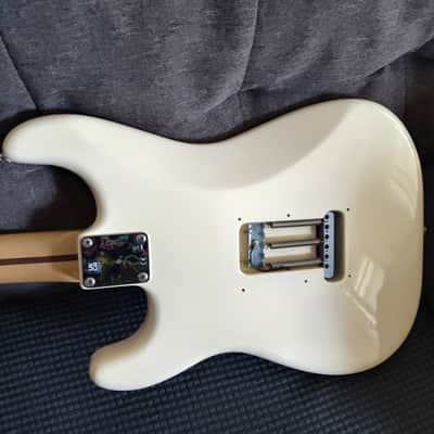 Fender Stratocaster white with maple neck 2021 - White image 5