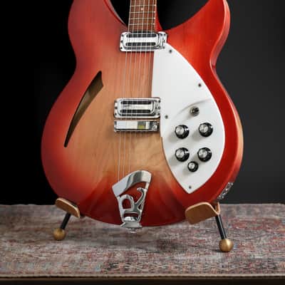 Rickenbacker 330 - 6 String model- Two Toaster pickups - 'R' tailpiece 1967 - Fireglo - One Owner Guitar - VERY CLEAN Bild 6