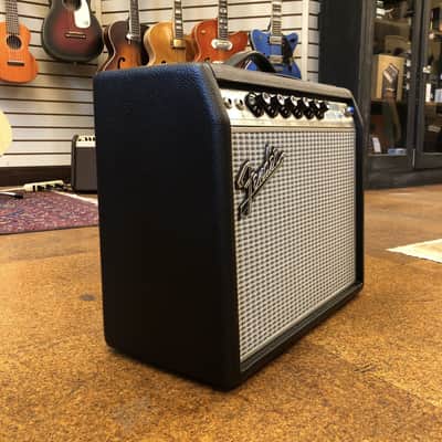 Fender '68 Custom Vibro Champ Reverb 1x10" 5-watt Tube Combo Amp image 2