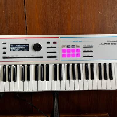 Roland JUNO-DS 61 61-key Synthesizer Special Edition White w/ gig bag juno-ds61w image 3