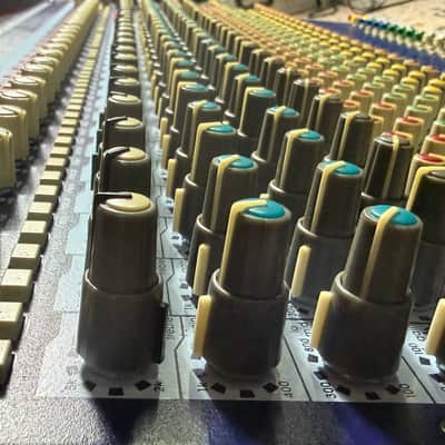 Midas Venice U32 32-Channel Mixing Console / USB Interface 2012 - 2016 - Blue image 8