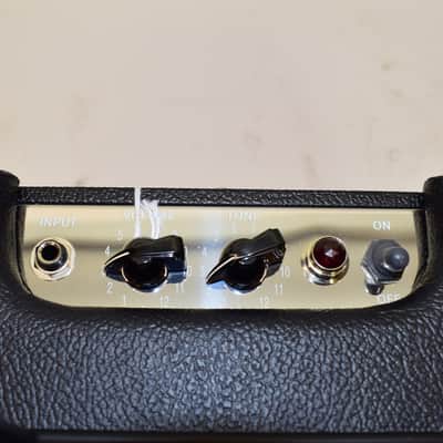 2022 Fender Fender Pro Junior IV SE LTD 15-Watt 1x10" Guitar Combo Amp, Black w/ Footswitch & Cover image 5