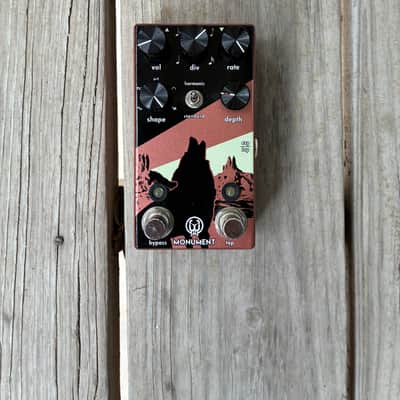 Walrus Audio Monument Harmonic Tap Tremolo V2 2018 - Present - Coral / Black electric guitar pedal image 3