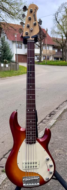 Ernie Ball Music Man Stingray 5