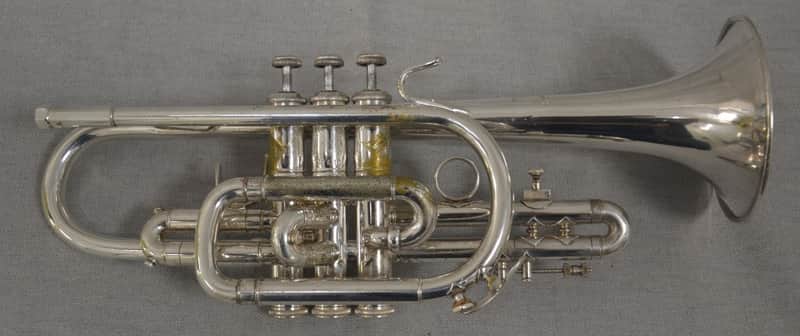 Corneta Bach Stradivarius 181-37 plateada en buen estado. image 1