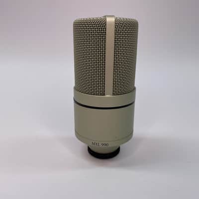 MXL 990 Large Diaphragm Condenser Microphone – w/ Shock Mount, Clip & Case – Clean image 7
