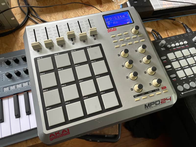 Akai MPD24 MIDI Controller  2010s - Silver image 1
