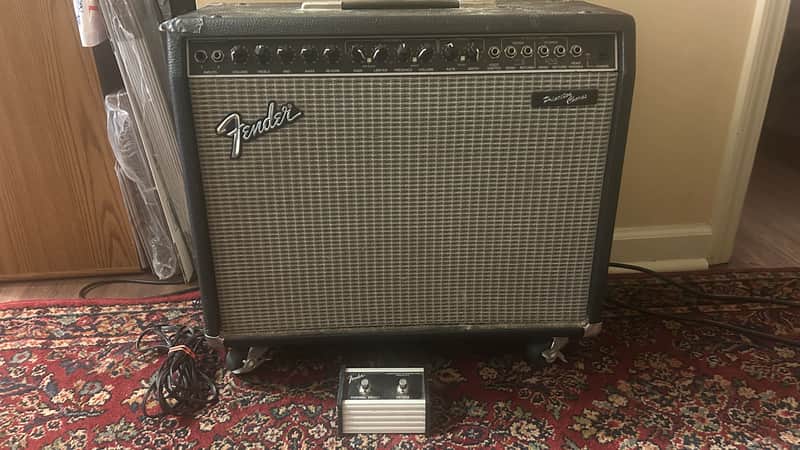 Fender Princeton Chorus 2-Channel 50-Watt 2x10" Solid State Guitar Combo 1999 - 2002 - Black image 1