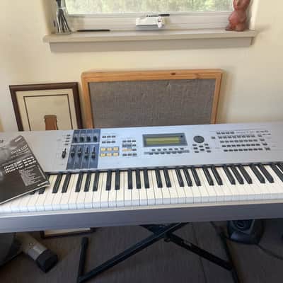 Yamaha Motif - ES8 2000s - silver