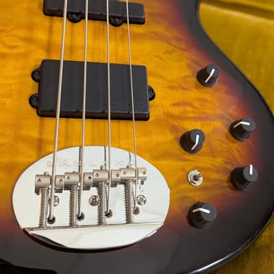 Lakland Skyline Series 44-02 Deluxe 2024 - Three Tone Sunburst image 7