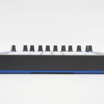 Novation Circuit Groovebox 2 Synth Tracks + 4 Drum Tracks Built-in Speaker w/ 100-240V PSU image 4