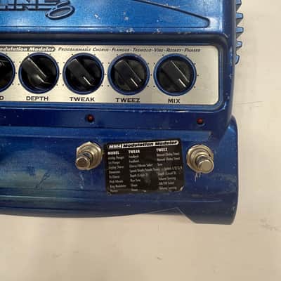 Line 6 MM4 Modulation Modeler Programmable Guitar Multi Effects Pedal + PSU image 3