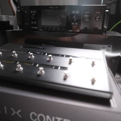 Line 6 Helix Rack with Controller & Line 6 SP-1 Mission Pedal image 3
