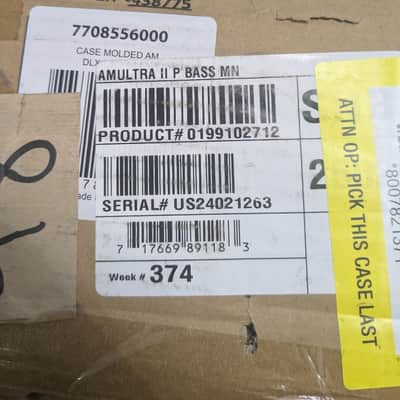 Mint Fender American Ultra II Precision Bass®, Maple Fingerboard, Ultraburst +HS Case image 10