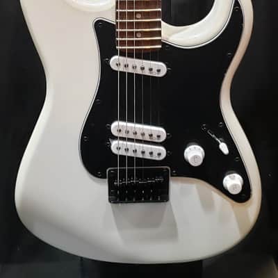 Squier Contemporary Stratocaster Special HT 2022 Pearl White image 2