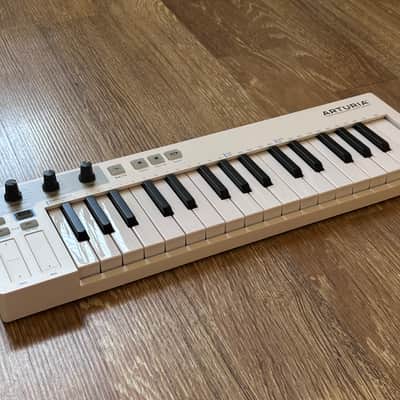Arturia KeyStep 32-Key MIDI Controller 2017 - Present White image 2