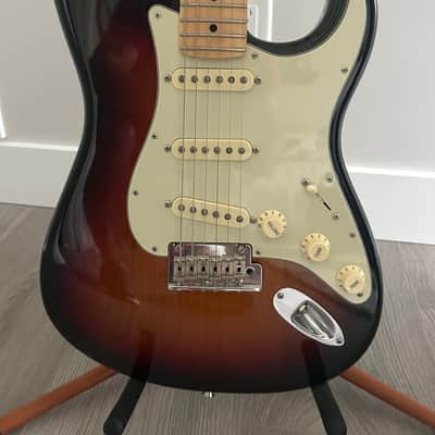 Fender American Professional Stratocaster with Maple Fretboard 2017 - 2019 - Natural image 2