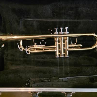 Conn 23B 2025 - Can honestly like new - maintenance on valves kept up as well. Has 2 straps cleaning rag and sanitized mouth piece with it. image 2