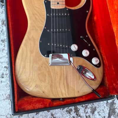 Fender Stratocaster with 3-Bolt Neck, Ash body, Maple Fretboard 1977 - Blonde image 3