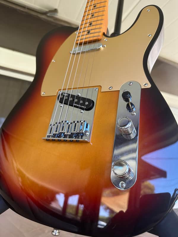 Fender American Ultra II Telecaster with Maple Fretboard 2024 - Present - Ultraburst