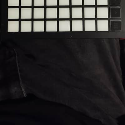 Novation Launchpad Mini MKIII Pad Controller 2019 - Present - Black image 2
