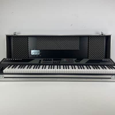 Kurzweil PC1X – Performance Controller Keyboard – Inc. Flight Case/AC-Adapter – As Is (Screen Issue)