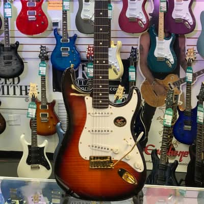 Fender 1996 50th Anniversary Stratocaster, Limited Edition, Sunburst 2389 of 2500 with Case - Pre Owned image 4