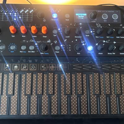 Arturia MicroFreak 25-Key Algorithmic Synthesizer with DECKSAVER AND HARD CASE image 4
