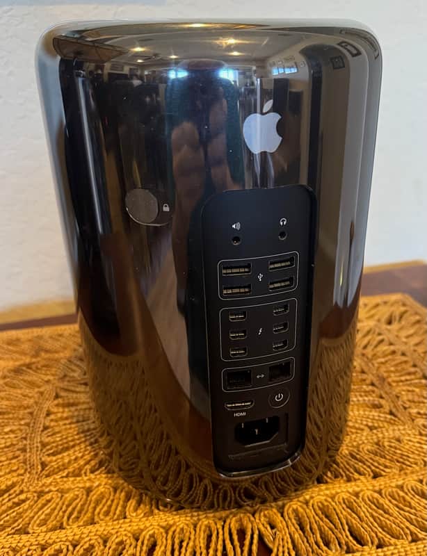 Apple Mac Pro (Late 2013)- 12-Core Intel Xeon E5-2.7 GHz -SSD 1TB - RAM 64GB - AMD FirePro D700 with 6 GB VIDEO EXCELLENT! image 1
