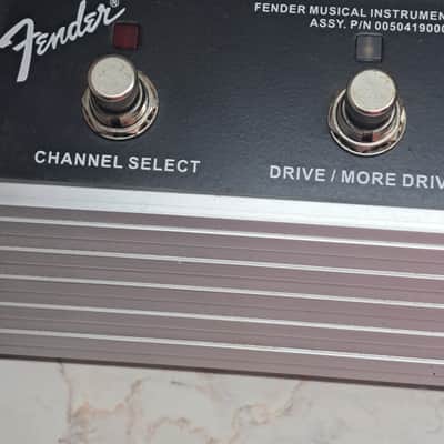 Fender 2-Button Foot Switch: Channel Select, Drive/More Drive- 005-0419-000- Mid-90's-2000's - Black and Silver image 7