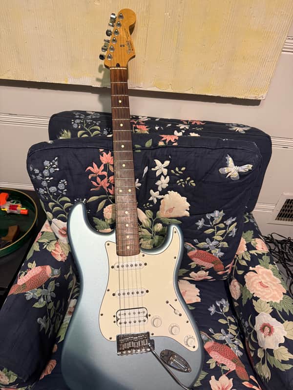 Fender Standard Stratocaster 1998 - 2005 | Reverb