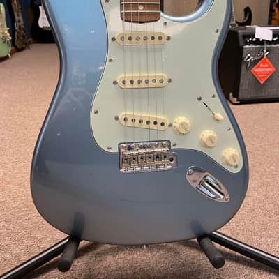 Fender Vintera '60s Stratocaster with Pau Ferro Fretboard 2019  - Ice Blue Metallic - NOS image 2