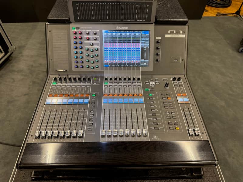 Yamaha CL1 Console w/ R&R road case image 1