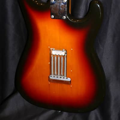 Fender Japan M.I.J. "J" series lefty `62 Stratocaster R.I. 1990 3 Color Sunburst image 5