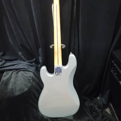 Fender Player Precision Bass with Pau Ferro Fretboard 2020 - Silver image 4