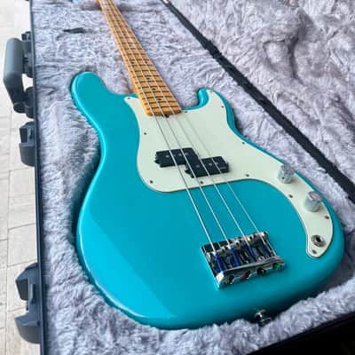 Fender American Professional II Precision Bass with Maple Fretboard 2020 - Present - Miami Blue image 1