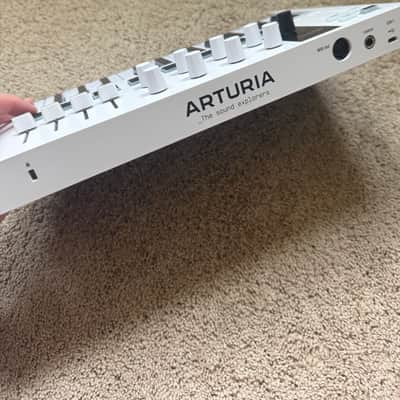 Arturia MiniLab MKIII 25-Key MIDI Controller 2022 - Present - White image 3