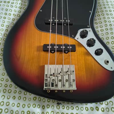 Fender Highway One Jazz Bass 2003 - 2011 - 3-Color Sunburst image 2